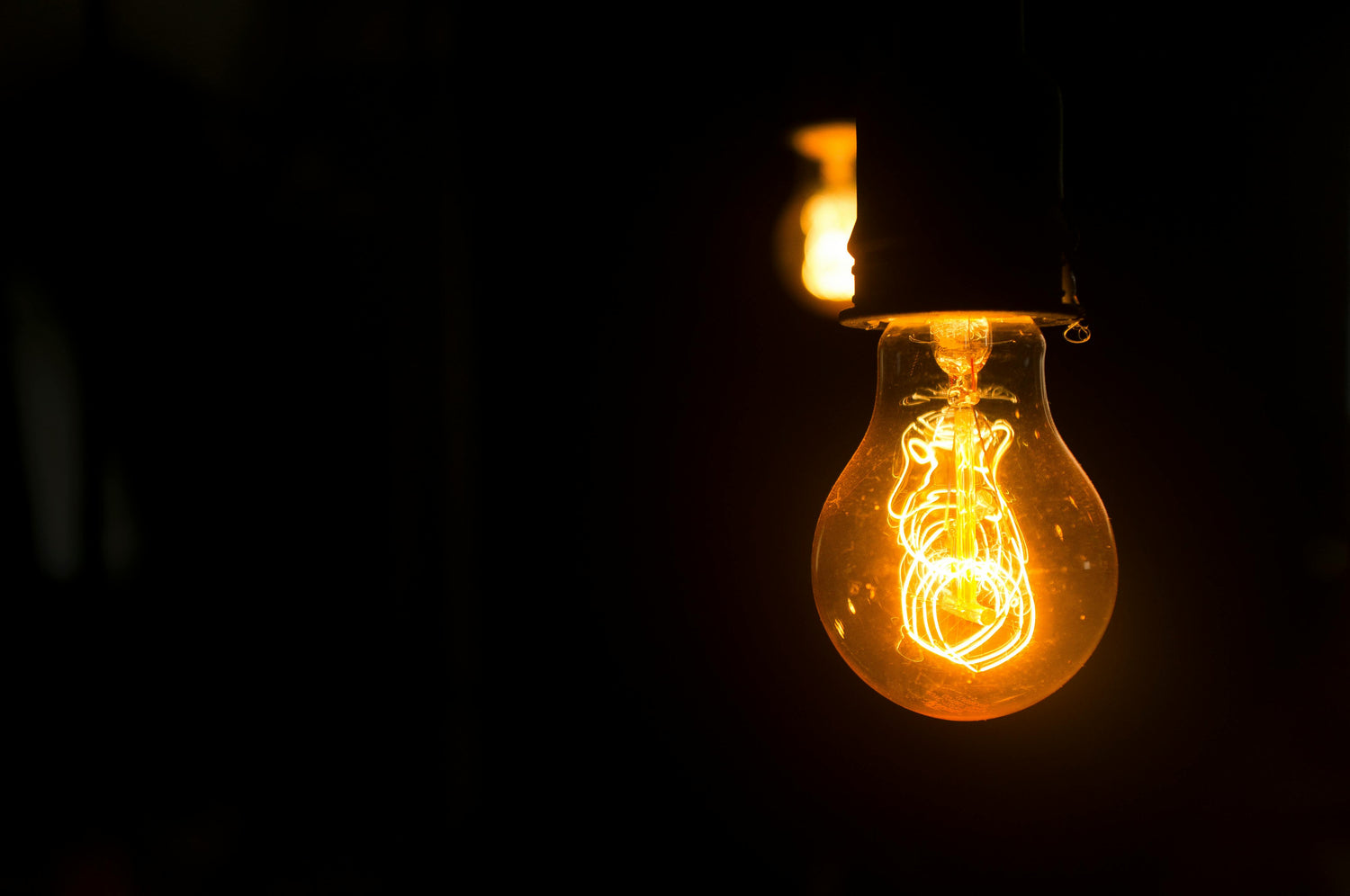 5 Reasons Overhead Lighting is Unhealthy for Us